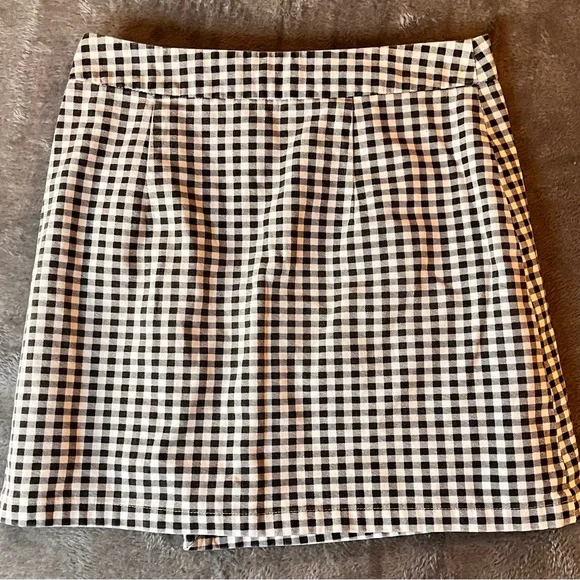 Forever 21 Black and White Gingham Belted Mini Skirt Size Small - Picture 7 of 9